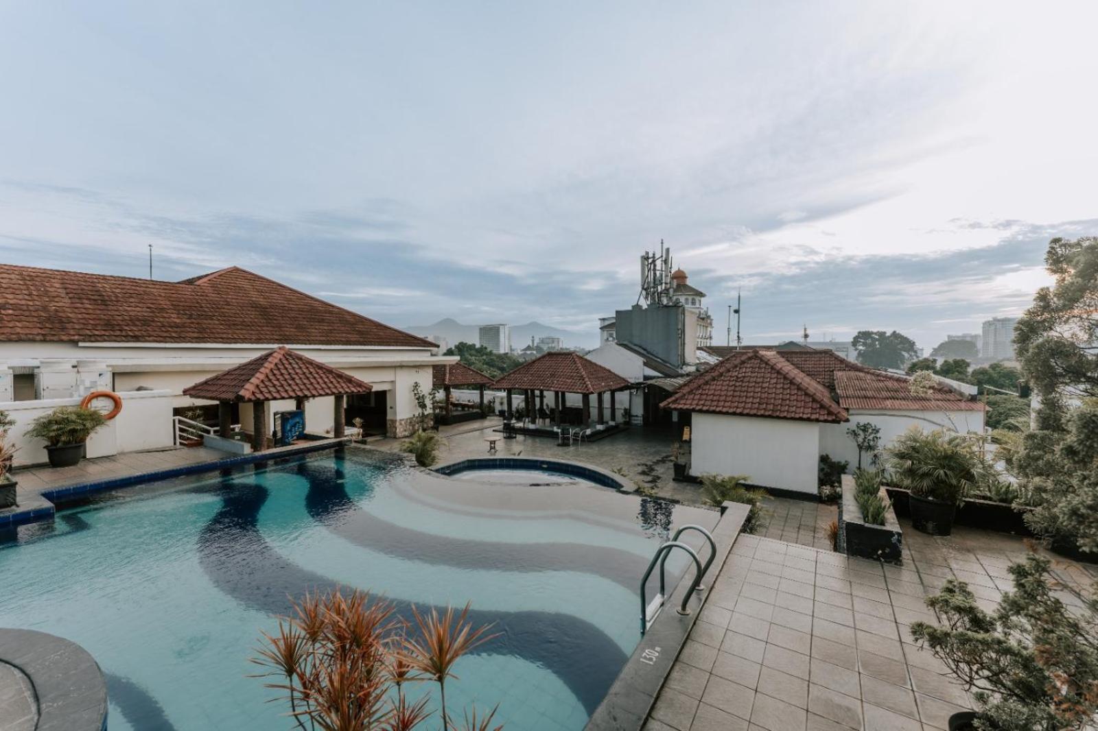 Arion Suites Hotel Bandung Extérieur photo